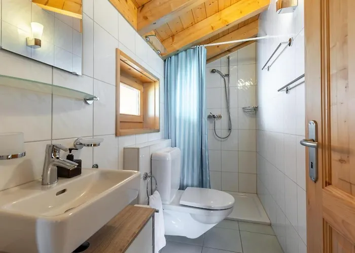Belle Roche Recently Renovated Jacuzzi Dağ evi